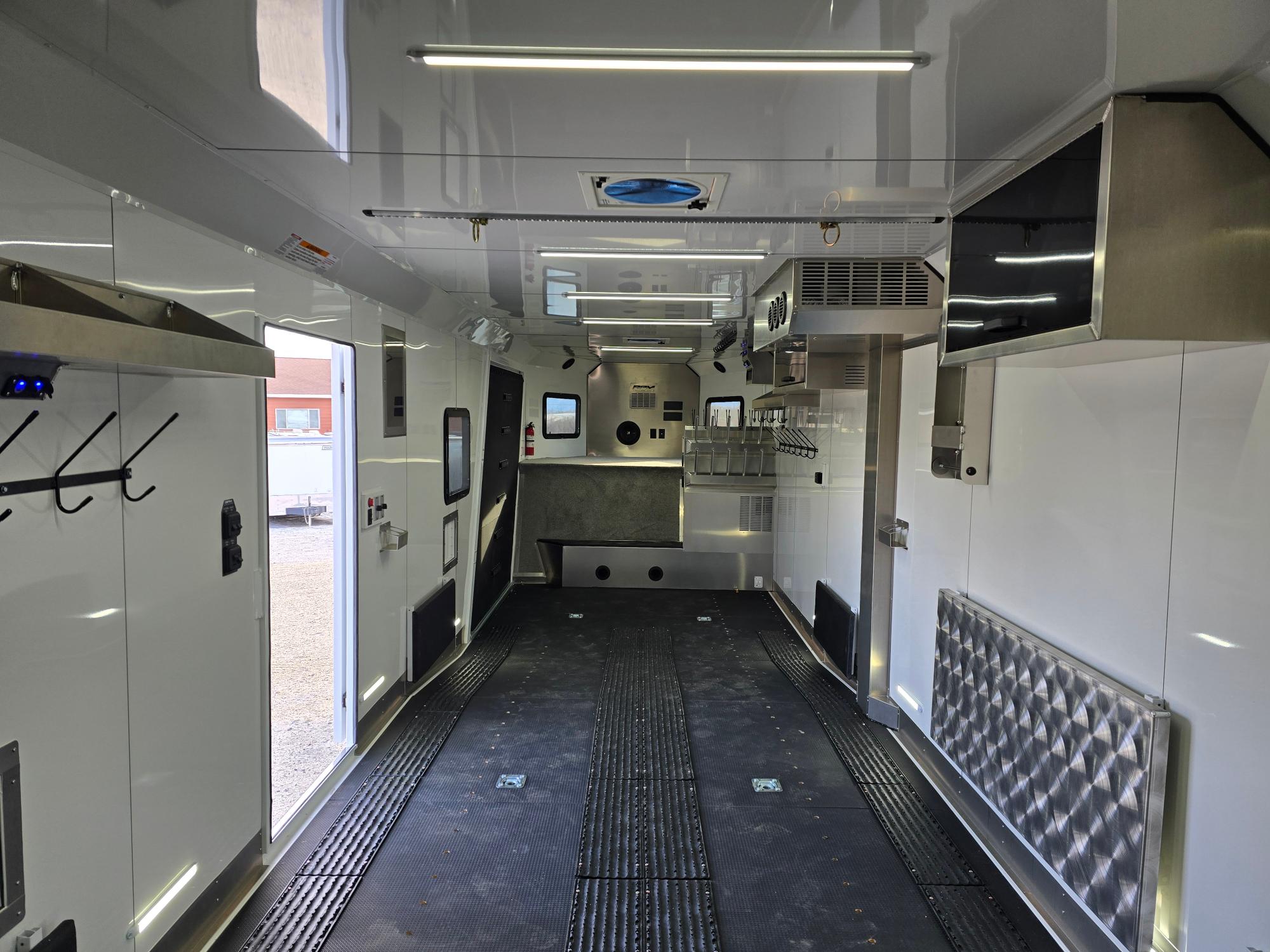 2026 trails west rpm 28' gooseneck enclosed trailer